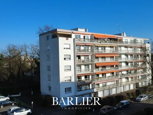 Appartement 5 pièces de 98 m2 avec deux balcons, un garage et une cave