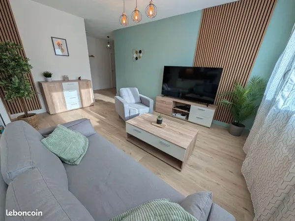 Loue chambre 11/13 M² en colocation - idéal étudiant/jeune actif - proximité immédiate de Jean Monne
