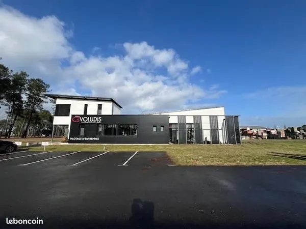 Bureaux + terrain 2500 m² - Fort potentiel - Mont-de-Marsan