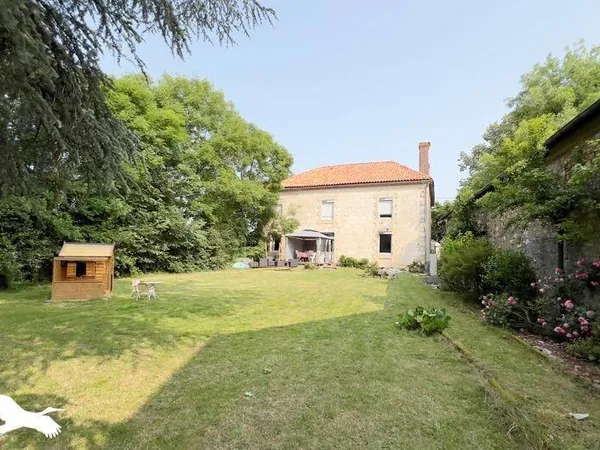 Maison 7 pièces 274 m²