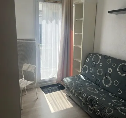 Location studio meublé à proximité de Championnet et du marché de l'Estacade