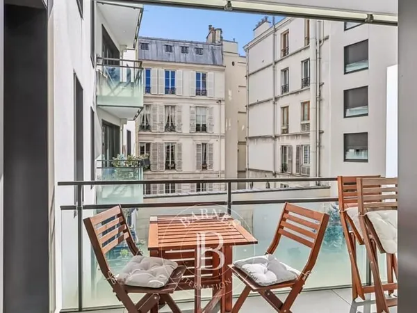 PARIS 9 - VILLA MONCEY - TERRASSE - ASCENSEUR - UNE CHAMBRE - PLEIN SUD