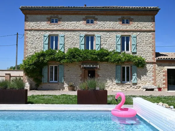 Maison 6 pièces 240 m²