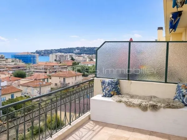 DERNIER ETAGE 2 PIECES VUE MER TERRASSE