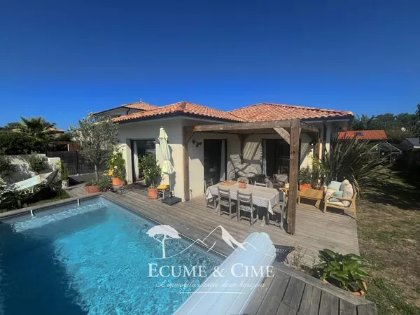 Maison contemporaine avec piscine