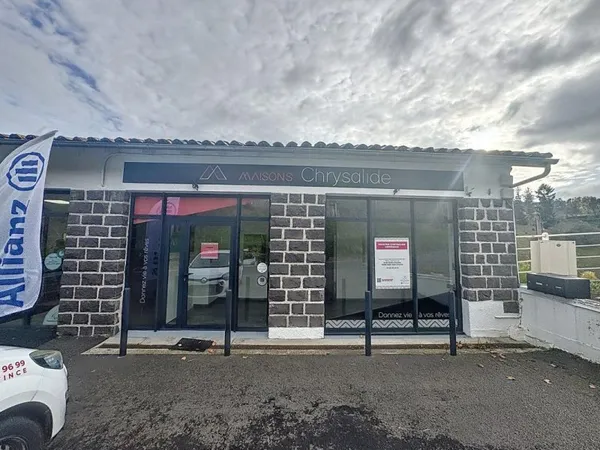 À Louer : Local professionnel entièrement rénové à Saint-Flour