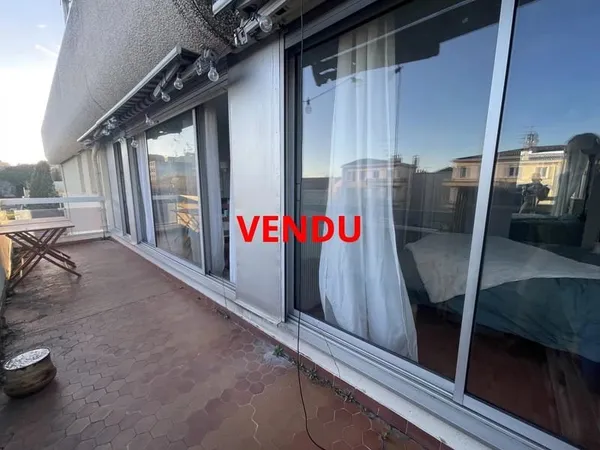 A VENDRE Grand P2 sur ALÈS dans résidence