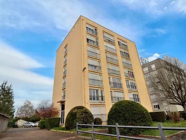 STUDIO 25m2 - TROYES - SECTEUR BLANQUI