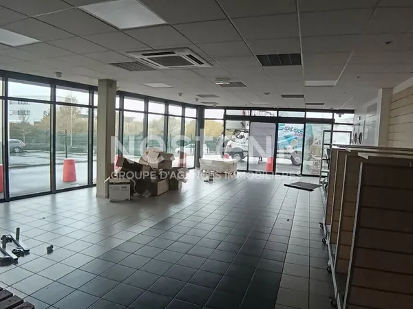 Local commercial 492 m² VANNES
