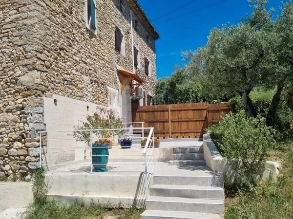 Maison en pierre, 5 pièces