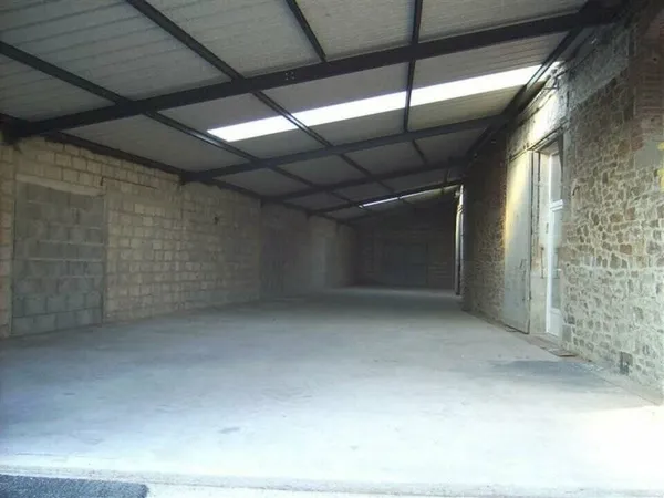 Local d'activité 182 m²