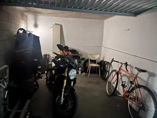 Parking/Garage/Box