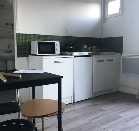 Studio 1 pièce 13 m²