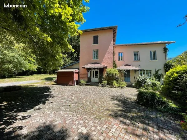 Hôtel - Restaurant avec maison indépendante 15 pièce(s) 451.33 m2