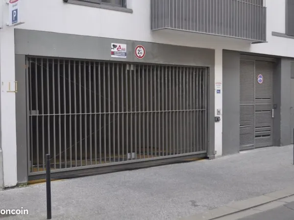 Parking Bacalan Quai des marques