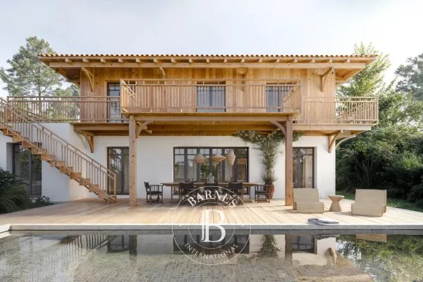 VILLA ENTIÈREMENT RÉNOVÉE AVEC VUE SUR LE BASSIN ET PISCINE AU PYLA-SUR-MER