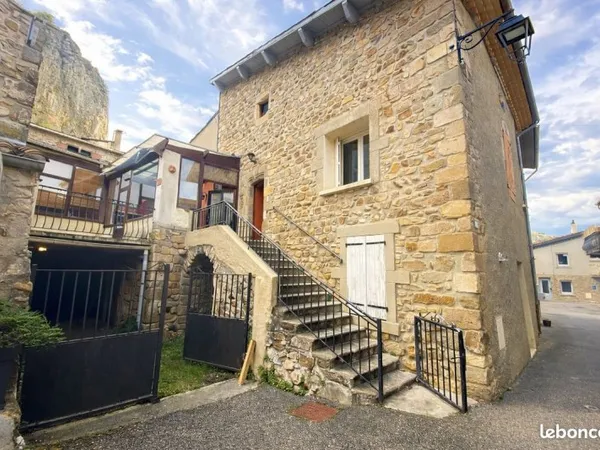 Maison de rue avec dépendances, SOYONS