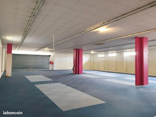 Local commercial 737 m² LA CHAPELLE SAINT AUBIN
