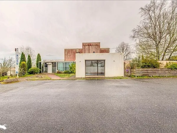 Bien immobilier de rendement Vente Sallebœuf   504000€