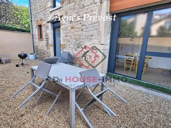 À vendre - ANSE 69480 - centre-ville - au calme - maison de ville avec grande terrasse - 3 chambres