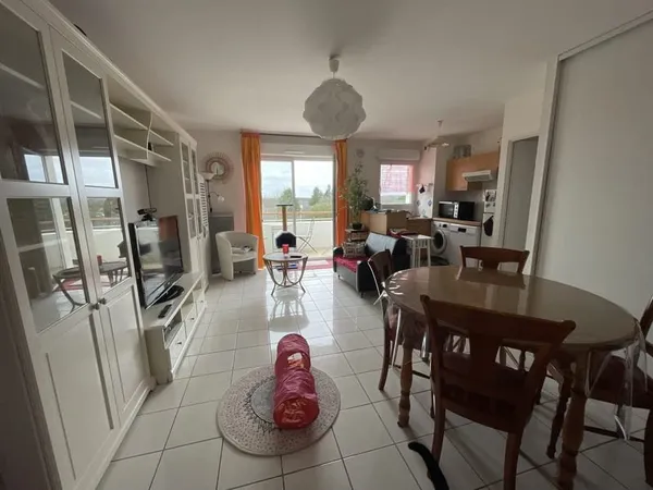 Dans résidence sécurisée : T3 + balcon + 2 parkings