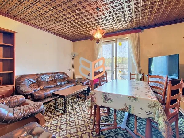 Appartement au dernier étage proche frontière