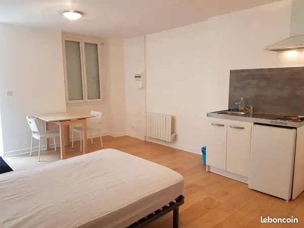 Studio meuble 100m du centre ville