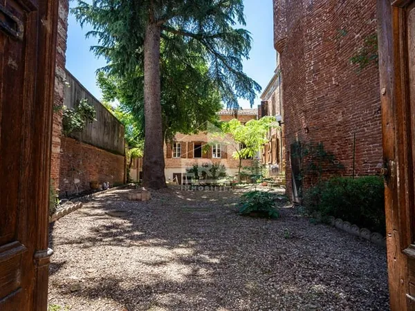 Maison Gaillac de 465 m² . (764 m² utiles)