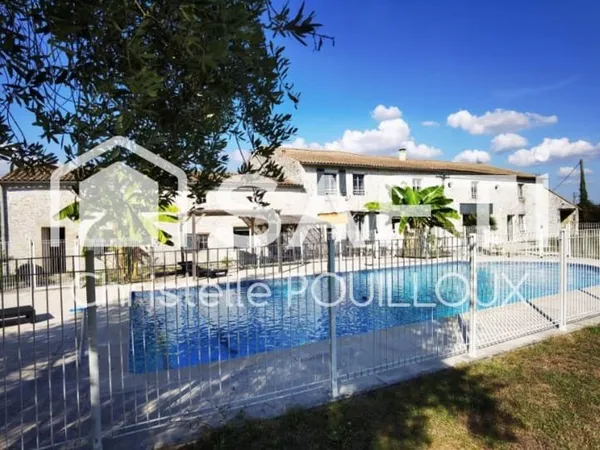 Longère avec dépendances, piscine, idéal projet de gîtes