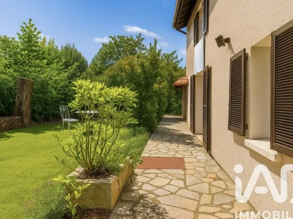Maison 8 pièces 241 m²