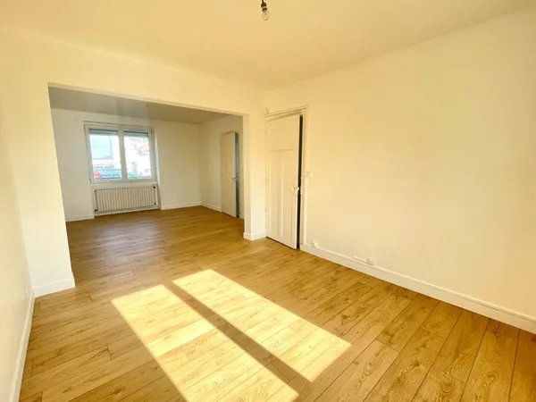 A LOUER - MAISON RENOVEE 5 CHAMBRES - BOURG D'ETEL