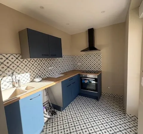 Maison mitoyenne 76 m² - 3 chambres - entièrement rénovée