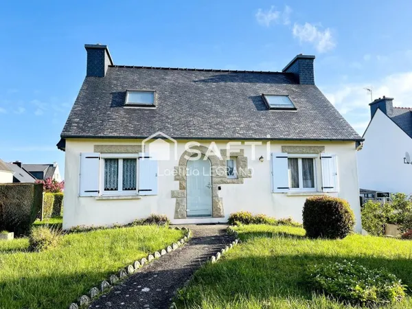 Maison avec une vie de plain -pied au coeur de Bégard (Côtes- d'Armor) entre Lannion et Guingamp