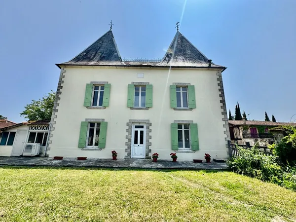Belle maison renovée avec jardin au centre de Monpazier