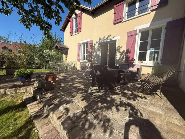 Maison 7 pièces 235 m²