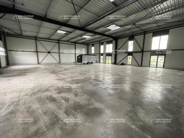Local d'activité 1962 m²