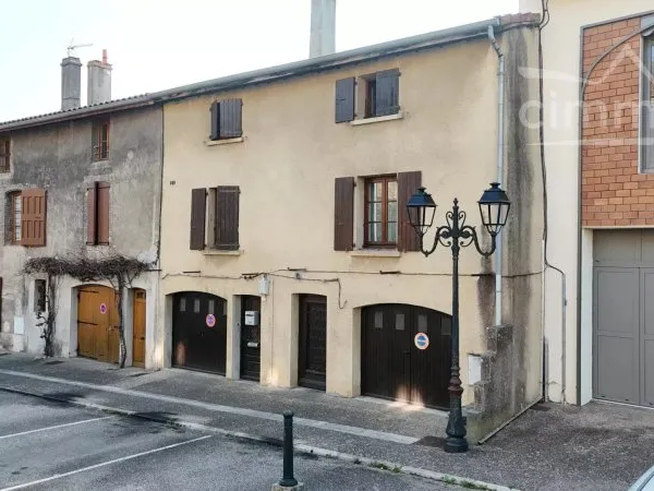 Maison de ville avec fort potentiel – 130 m² – Centre de Saint-Vallier