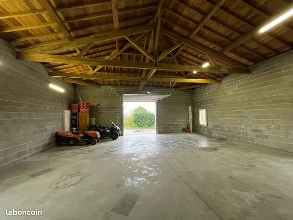 Location Entrepôt 120 m2 Denicé