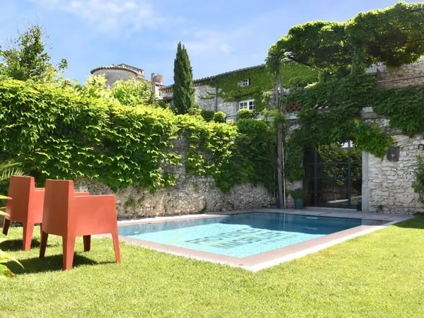 EXCLUSIVITÉ Maison de village avec jardin, piscine et terr