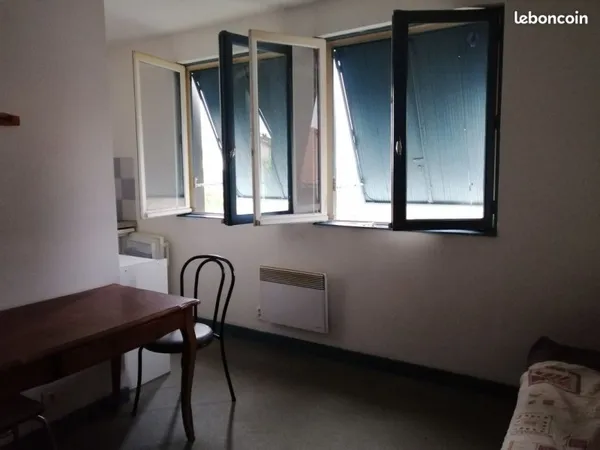 Loue studio meublé