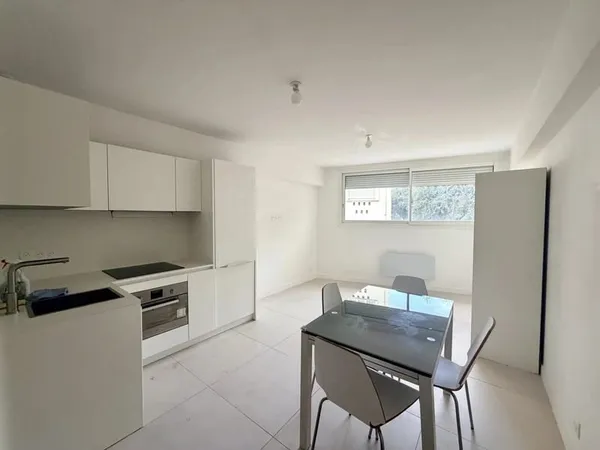 Nice - Avenue des Baumettes - 2 pièces 47 m² - RDC