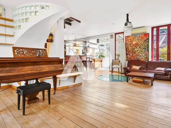 Maison 10 pièces 260 m²
