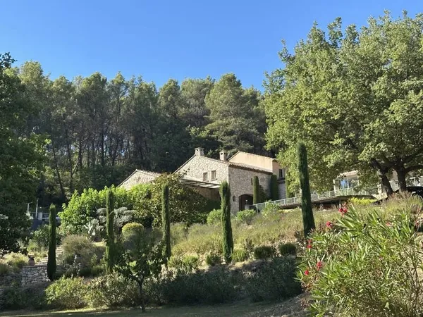 Maison 6 pièces 300 m²
