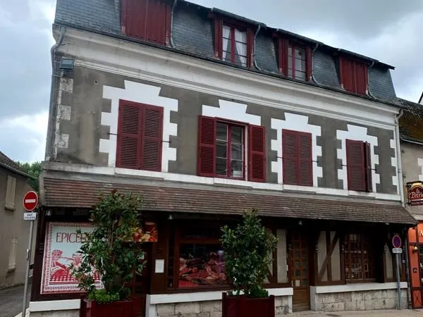 Location local commercial - Hyper centre Cour-Cheverny (72, rue Nationale)
