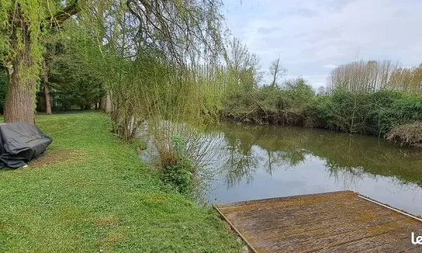 Coup de pêche, terrain de loisirs, bord du Loir