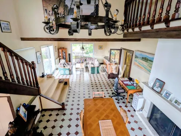 Maison 10 pièces 315 m²