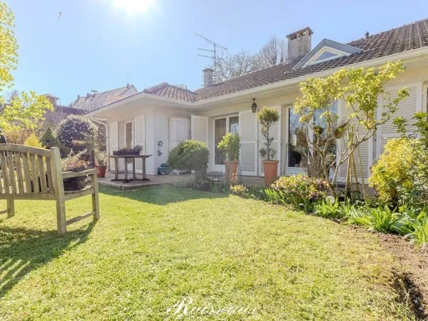 Maison de plain-pied 8 pièces 188 m²