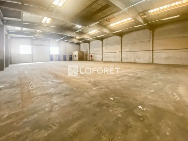 Local commercial 680 m²