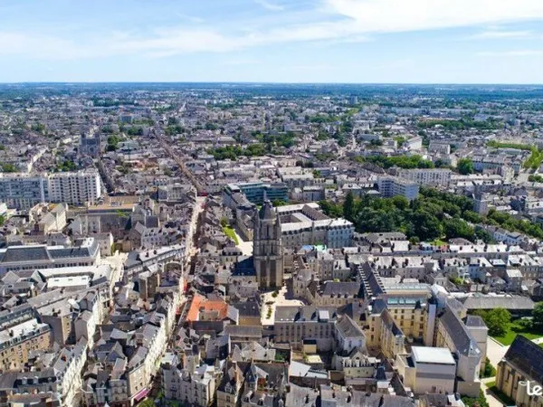 LOCAL COMMERCIAL 272 m² ANGERS
