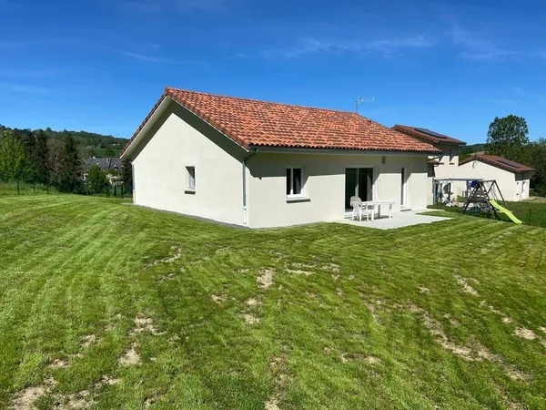 Maison neuve de type 4 -cuisine équipée avec garage et jardi